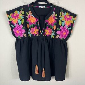 THML Embroidered Babydoll Short Sleeve V Neck Top Womens Size Small